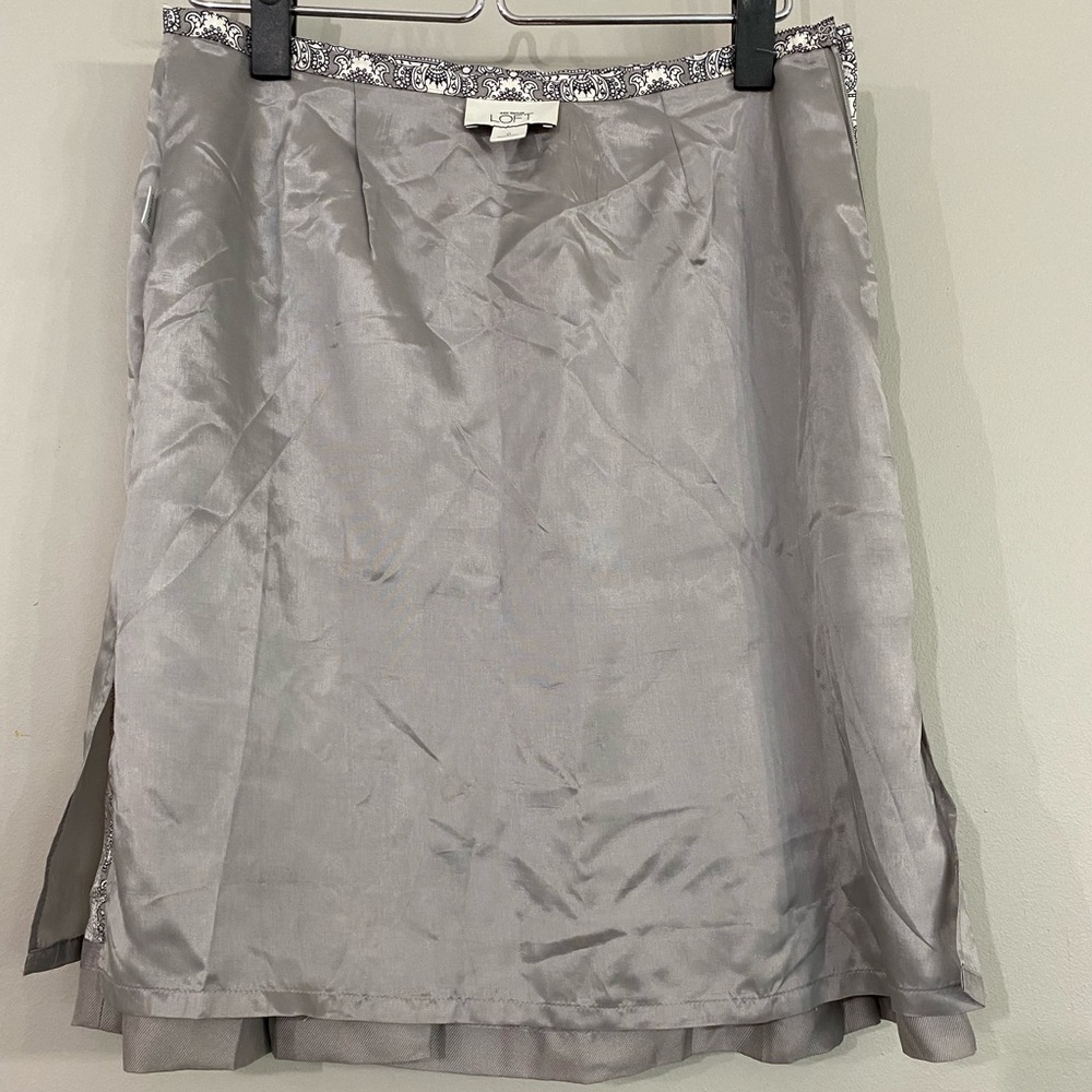 LOFT Ann Taylor beautiful skirt w/ lining & zipper - Picture 5 of 8